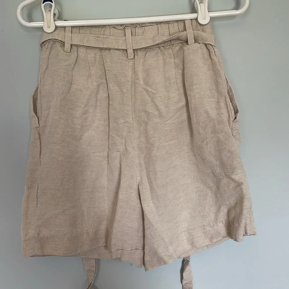 H&M linen blend women’s size 4 shorts with belt darts oatmeal cream small S - Picture 7 of 7